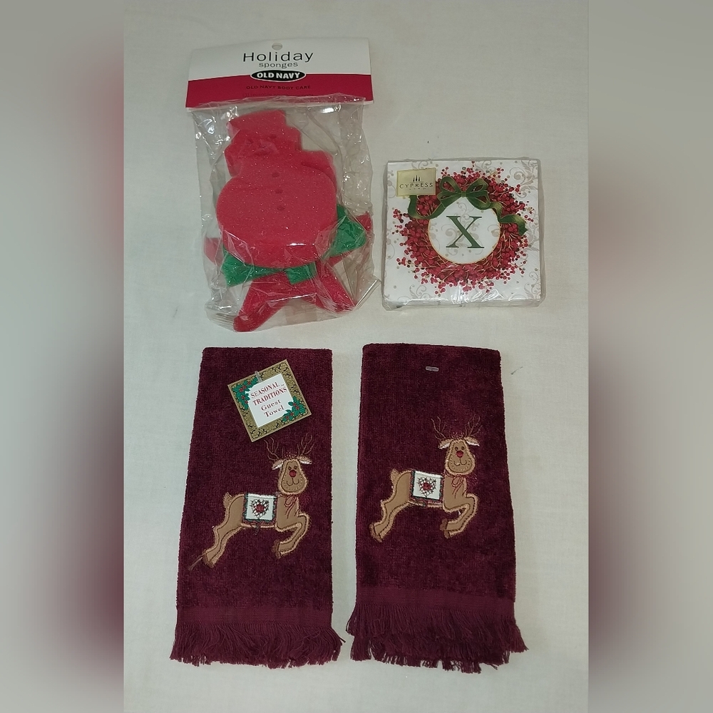 Christmas lot of Reindeer towels, shaped sponges, X cocktail napkins all new!